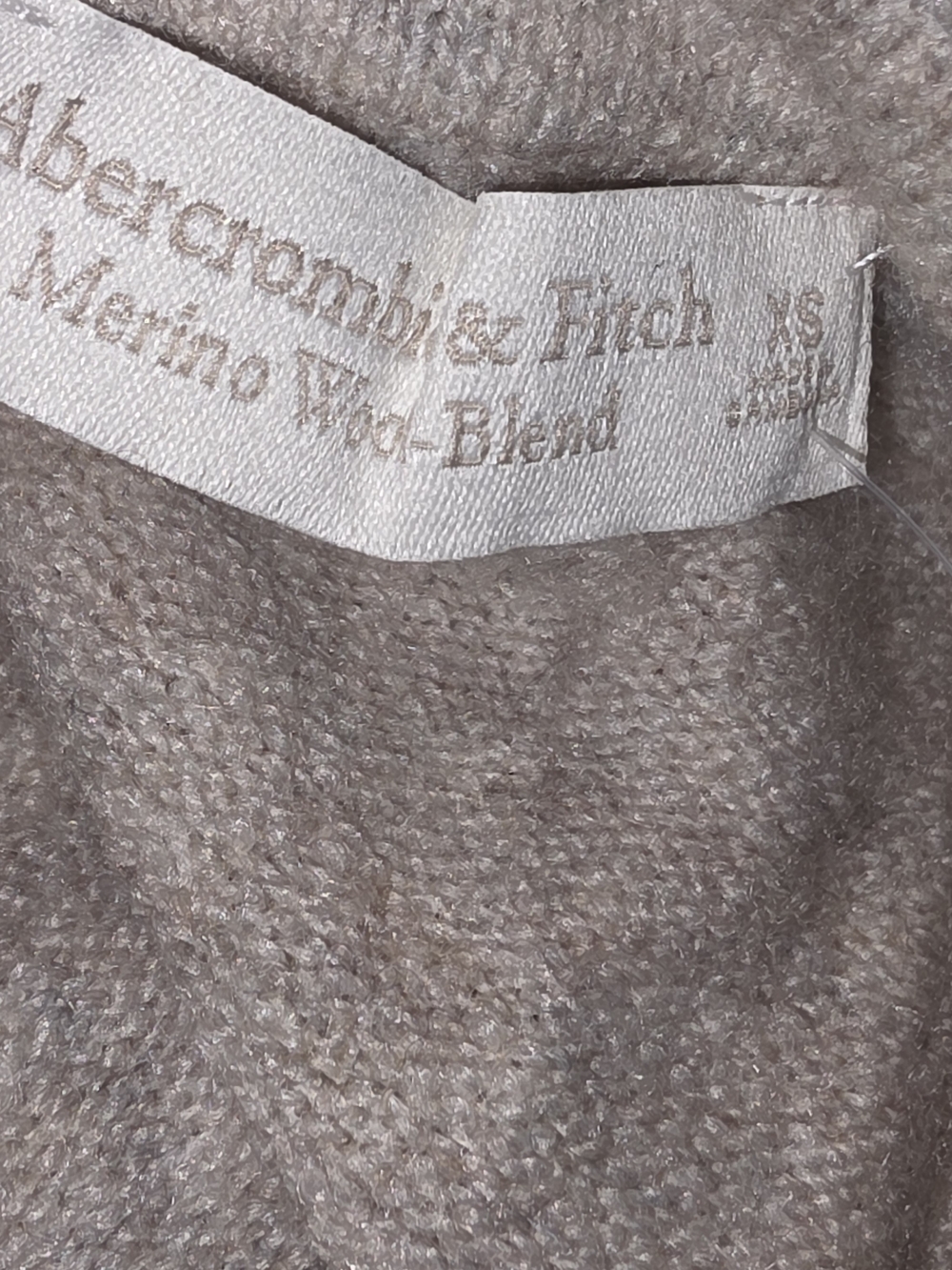 NWT Abercrombie & Fitch XS Merino Wool Blend Pearl Button Cardigan Beige - Picture 7 of 9